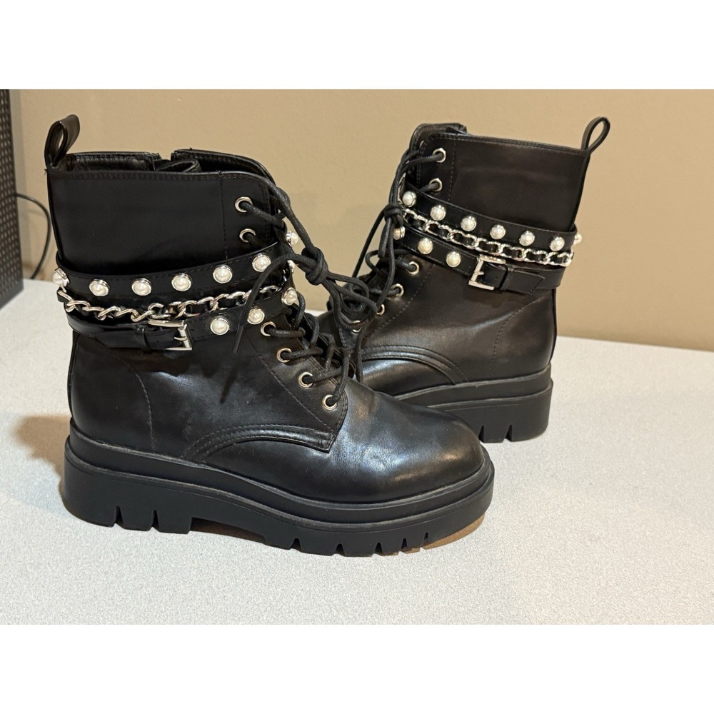 Dream Pairs Black Faux Leather Chain Faux White Pearls Biker Ankle Boots size 6 - Picture 8 of 8